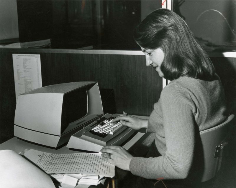 Vintage photos show the workplace and offices of the past  1970s 1980s - 78