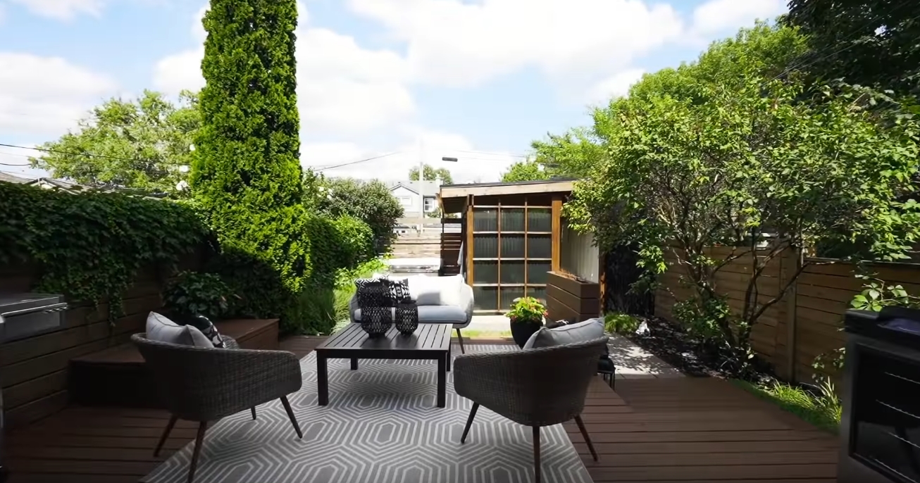 16 Photos vs. 257 Humbercrest Blvd, Toronto, Ontario - High End Home & Interior Design Video Tour 16 Photos vs. 257 Humbercrest Blvd, Toronto, Ontario - High End Home & Interior Design Video Tour