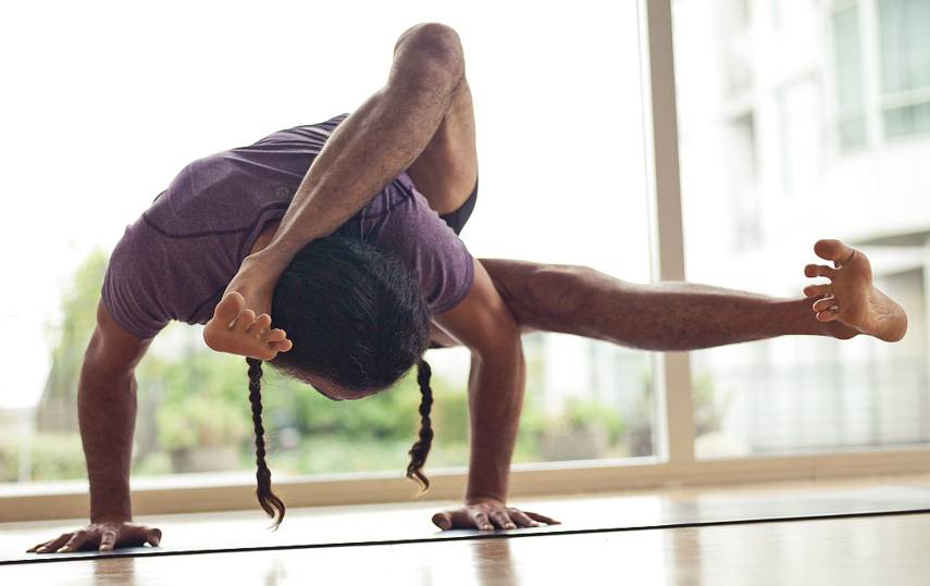 Svarga yoga: How to Safely perform Crow and crane pose - Bakasana an ...