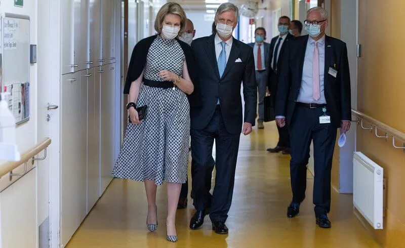 Queen Mathilde wore a new sleeveless houndstooth midi dress from CH Carolina Herrera, and houndstooth toe pumps from Carolina Herrera