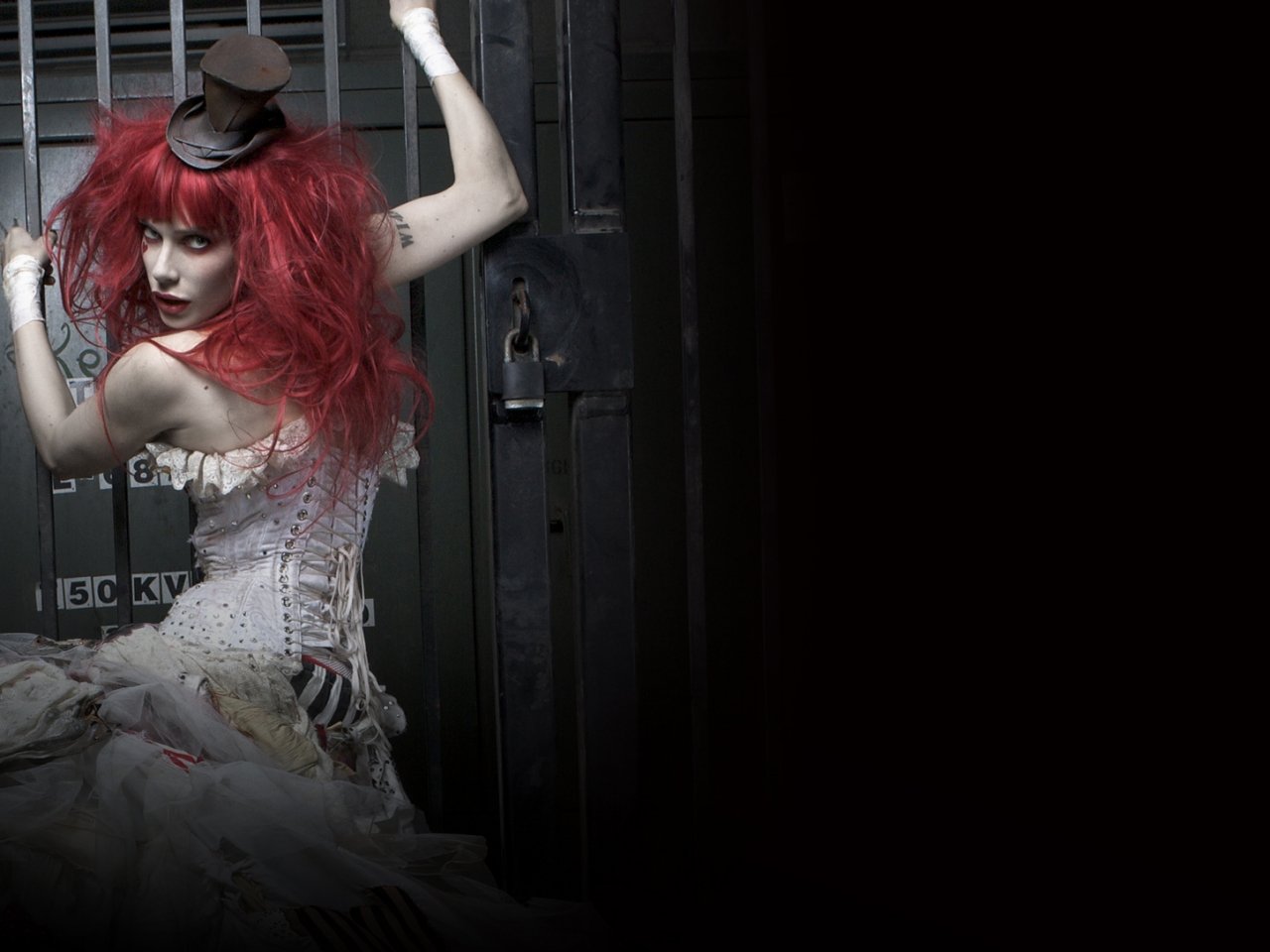 Autumn misery. Emilie autumn фото. Emilie autumn без грима. Emilie autumn без макияжа. Emilie autumn википедия.