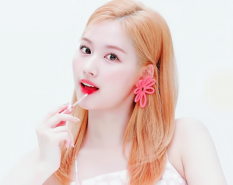 앳스타일 비하인드 트와이스 사나