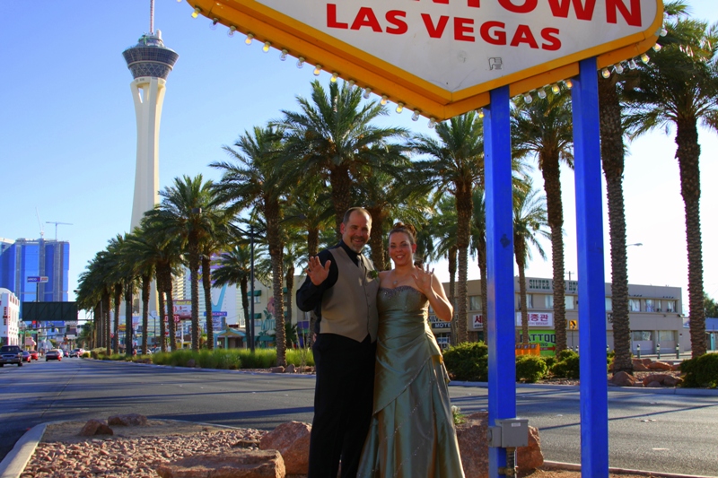 pieceful kwilter: live from Las Vegas- our wedding!!!