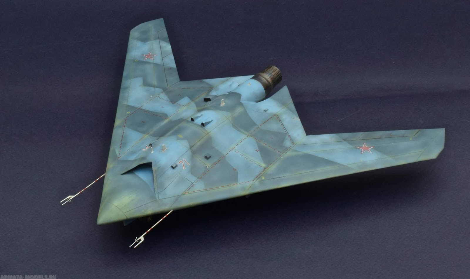 UAV Drone Heavy Strike Russian S-70 Hunter Okhotnik 1/72 Model Kit