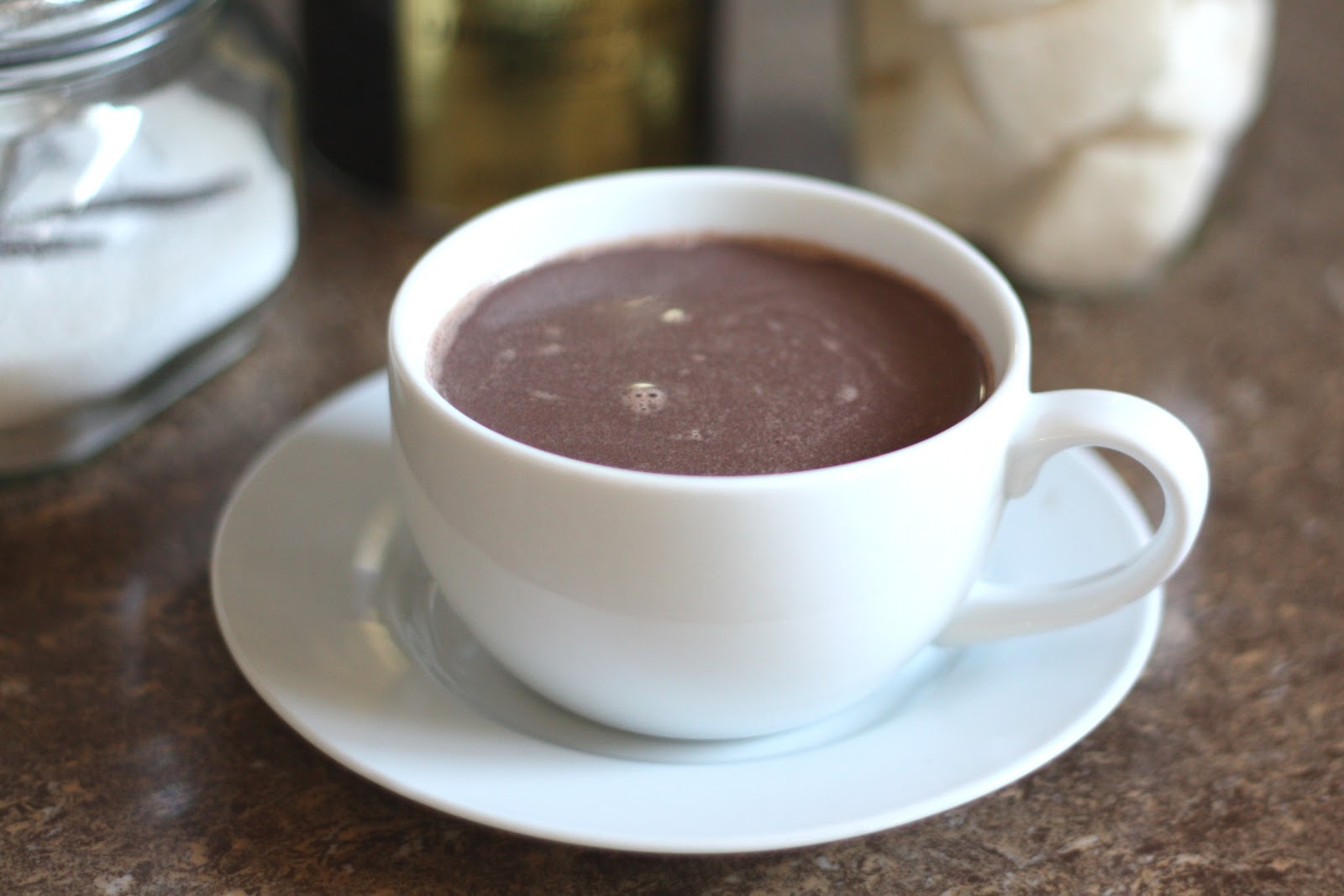 Горячий шоколад без шоколада. Горячий шоколад. Горячий шоколад напиток. Какао горячий шоколад. Какао в столовой.