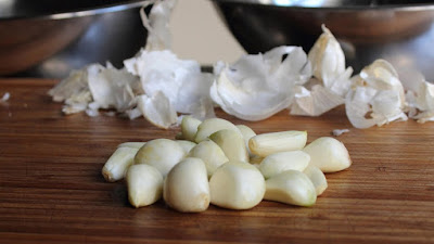 peel-the-garlic-cloves