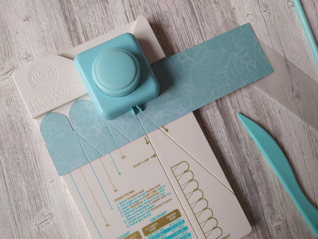 Flower Punch Board de We R Memory Keepers Flower Punch Board de We R Memory Keepers