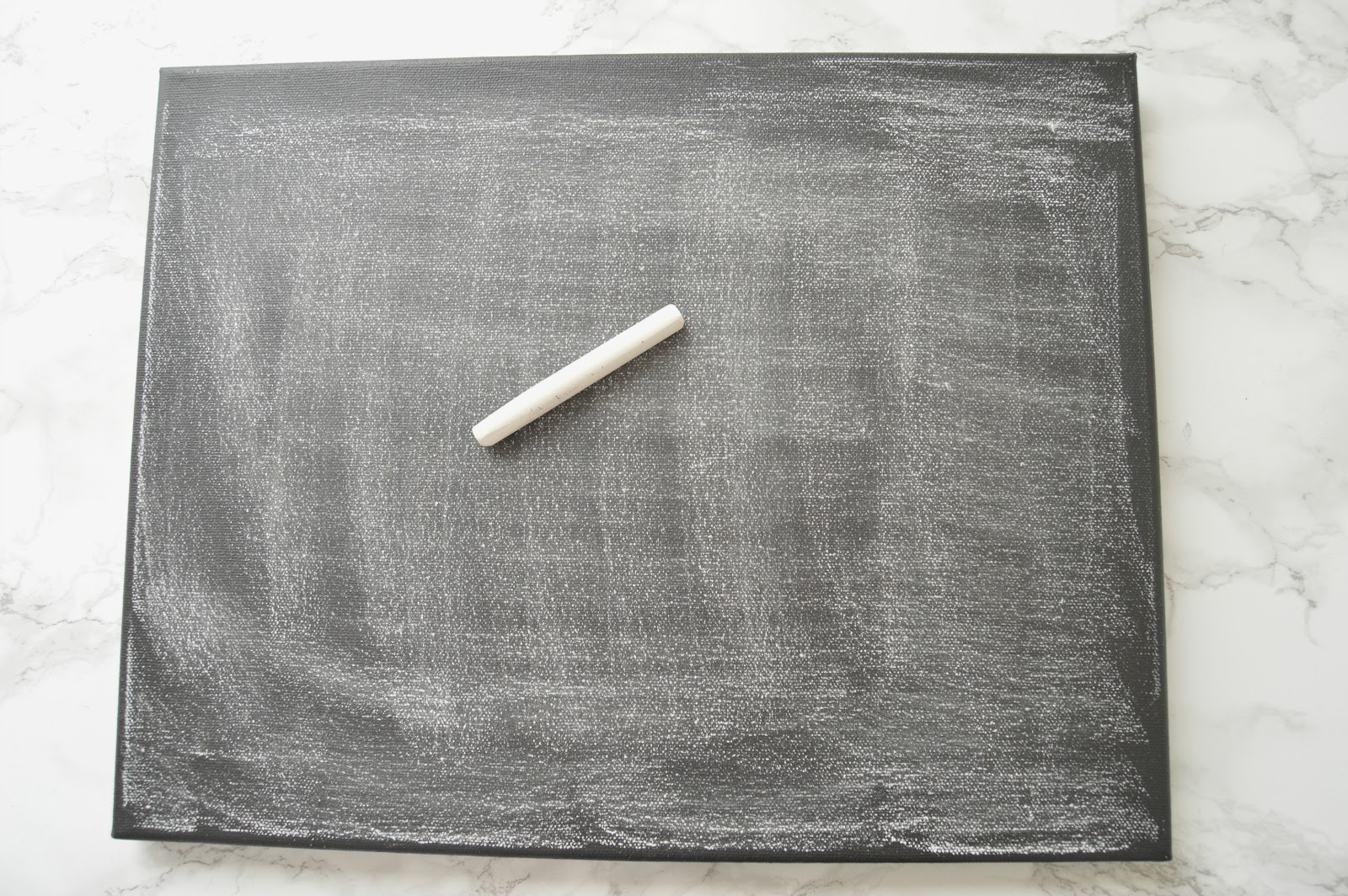 Vikalpah DIY Chalkboard Canvas with Interchangeable paper roses for