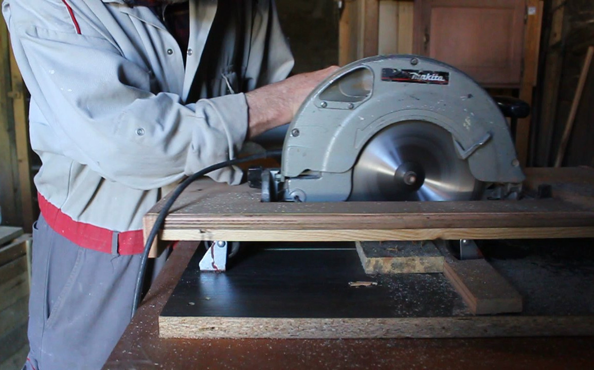 Crosscut Saw Table - designed and made from recuperated materials