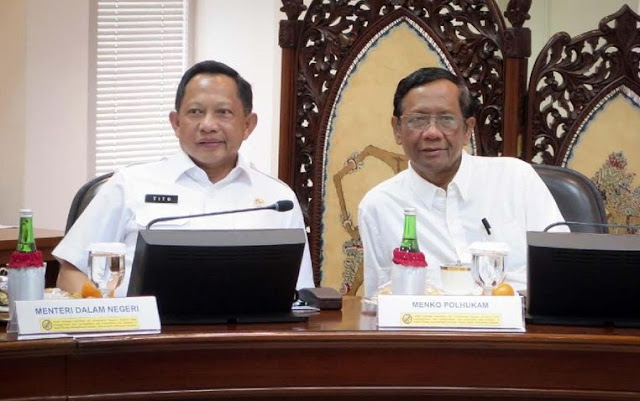 Mahfud MD Gantikan Tito Jadi Mendagri, Natalius Pigai Salahkan Staf Mahfud MD Gantikan Tito Jadi Mendagri, Natalius Pigai Salahkan Staf