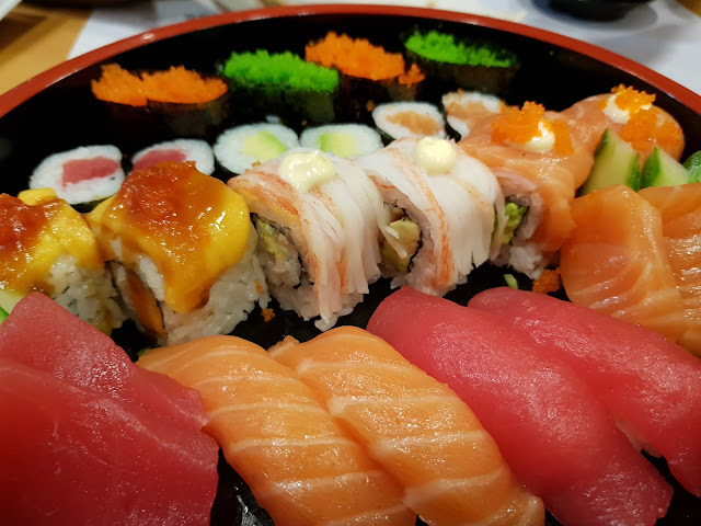 sushi maki roll dubai food blogger