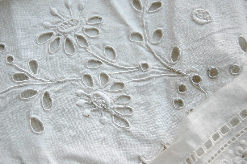 Lululiz in Lalaland: Beautiful Broderie for Blissful Whites Wednesday