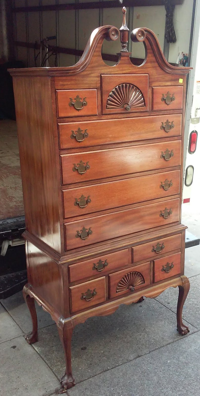 UHURU FURNITURE & COLLECTIBLES SOLD 29775 Philadelphia Style 21” x 76