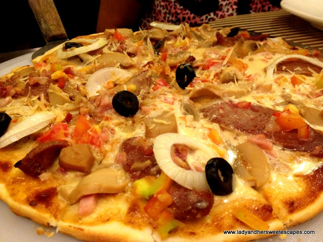 Afrique's Special Pizza