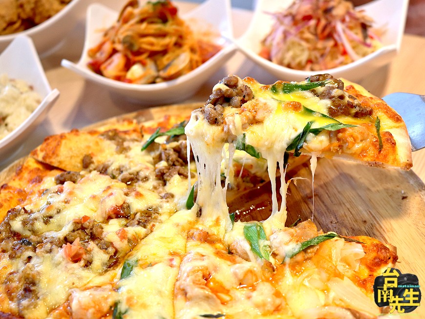 台南披薩吃到飽/手工現做窯爐燒烤/特調配方麵皮搭配豐富餡料/20多種披薩口味一次滿足/披薩、炸雞、脆薯、義大利麵、飲料、沙拉、濃湯、冰淇淋無限供應/不收服務費