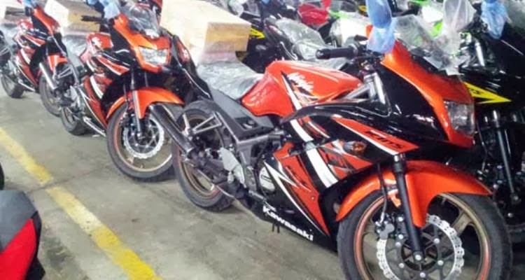 berita otomotif: Warna Dan Striping Baru Kawasaki Ninja 150RR