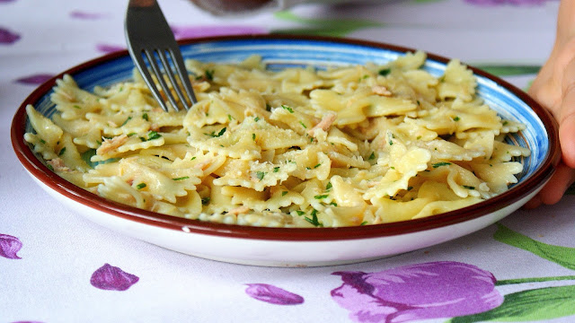 farfalle,pasta con tonno,makaron z tuńczykiem,najprostszy makaron,tuńczyk,kuchnia włoska,z kuchni do kuchni,top blog kulinarny