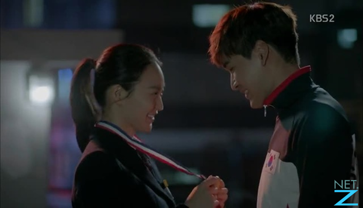 The scene of the athlete draping his gold medal around Joo Eun's neck.