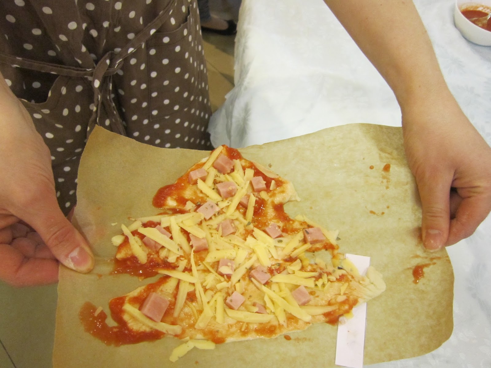 мастер класс по приготовлению пиццы. мастер по изготовлению пиццы. мастер класс по приготовлению пиццы. мастер класс пицца для детей. мастер класс по пицце.