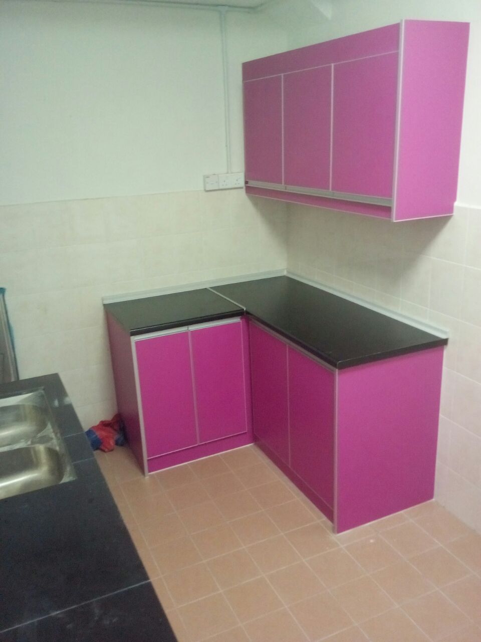 Kabinet Dapur Terus Dari Kilang Pink Jalan Cahaya Ruangan Sebelum Di Masuki Kabinet Dapur Dan Selepas