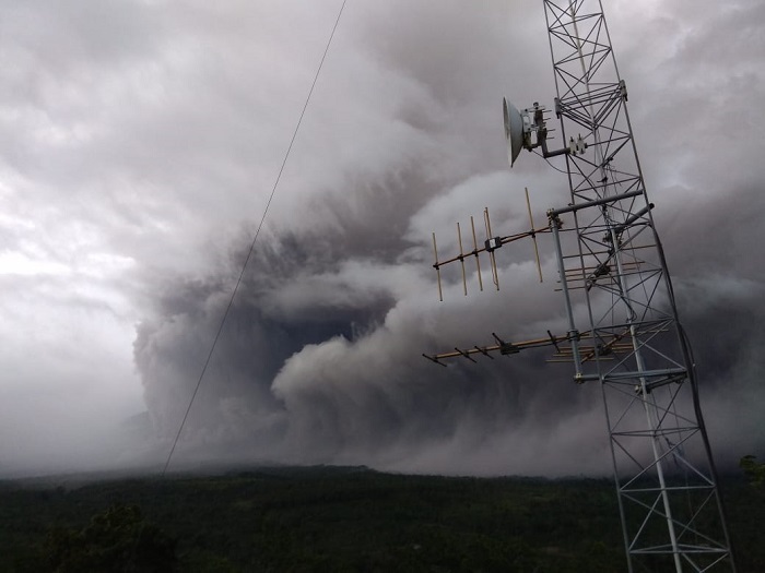Status Waspada, Gunung Semeru Muntahkan Awan Panas Hingga Lava Pijar