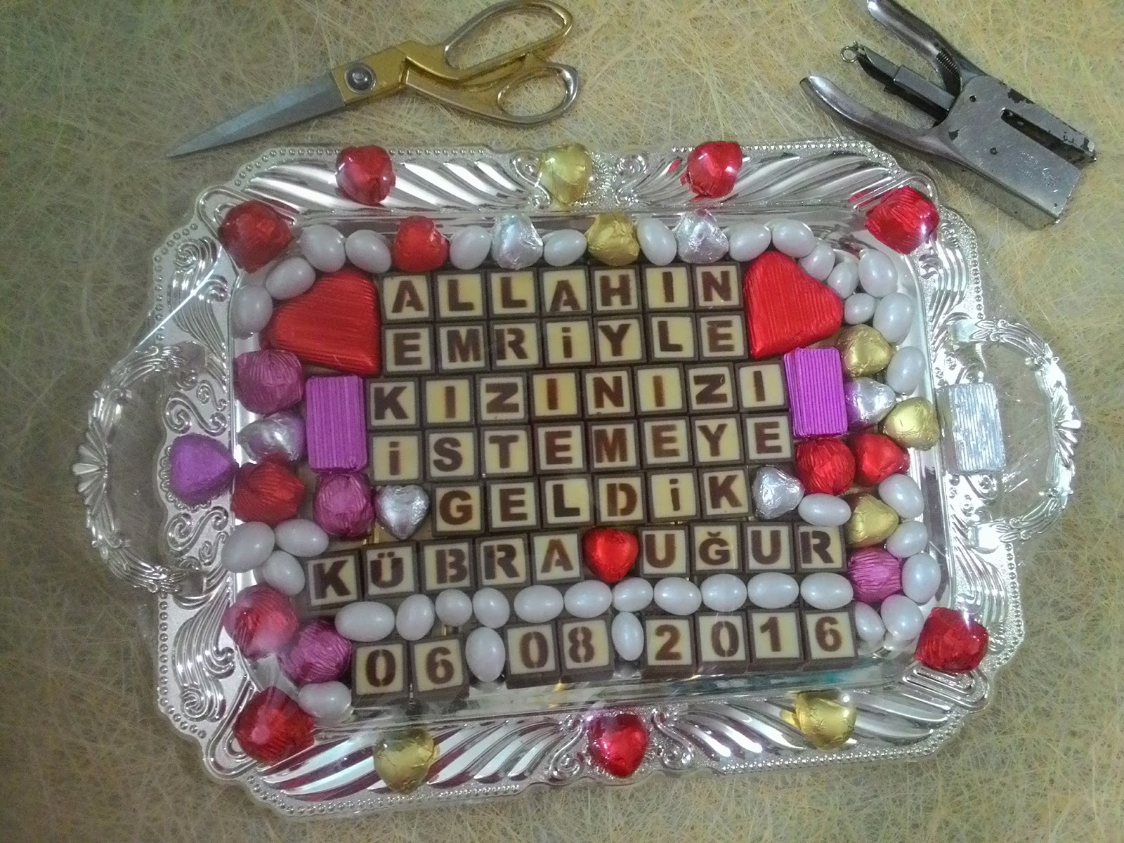 yazılı çikolata isimli çikolata