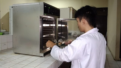 Cara Menentukan Berat Kering Tanur Cara menentukan berat kering tanur dilakukan dengan dua cara yakni melalui pengovenan dan menggunakan rumus yang telah ada.