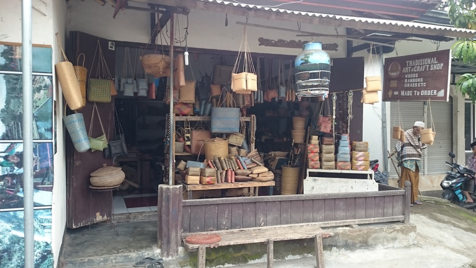 Bapontar Indonesia  Potret Desa Loyok Pusat Kerajinan  