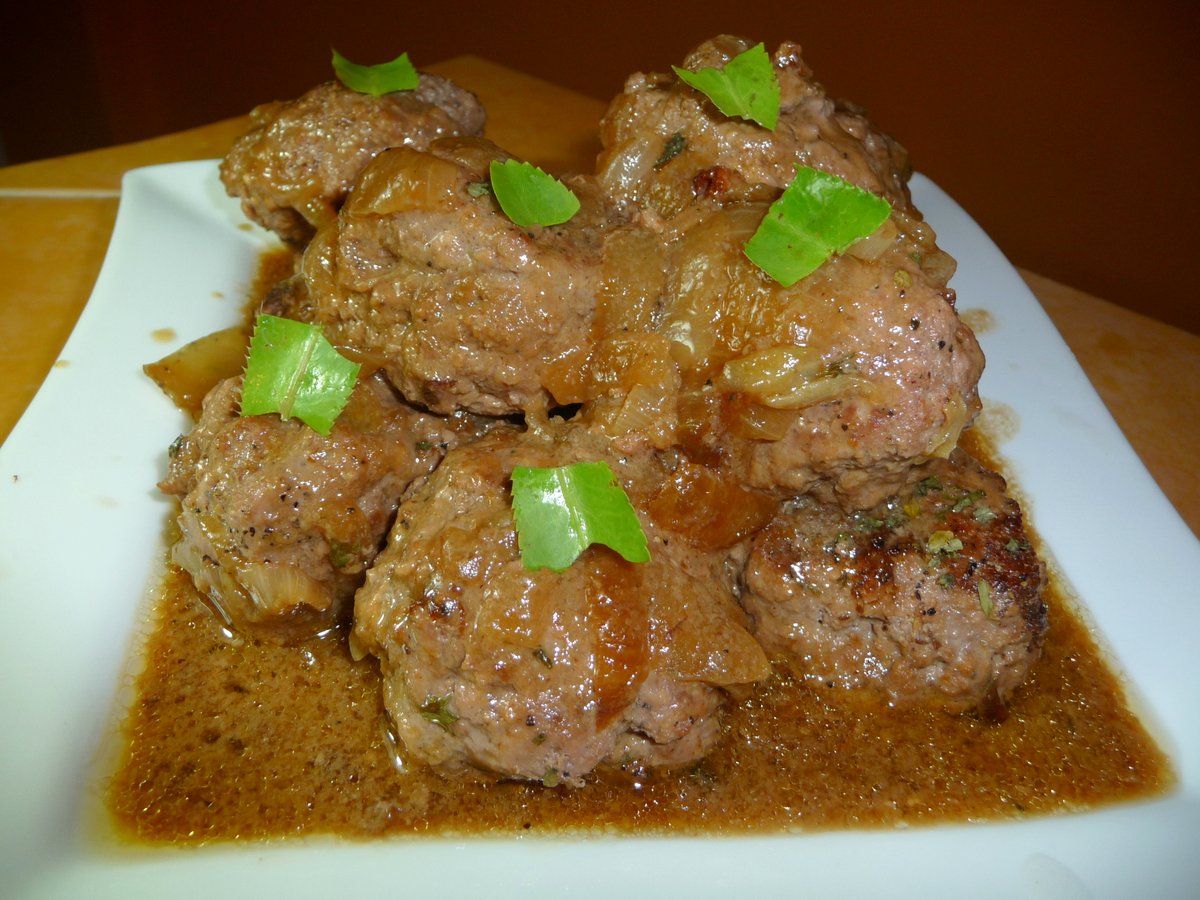 MEATBALLS WITH BROWN ONION GRAVY