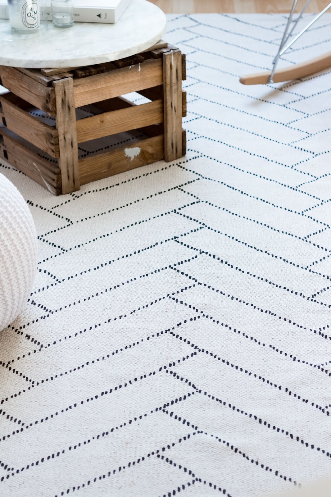 Interior | Finarte Teppich Aitta White für das Wohnzimmer | www.scandiinspiration.com