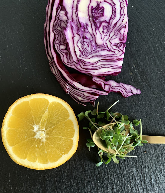 Rotkohl-Orangen-Salat mit Microgreens, Rezept, glutenfrei, vegan, schnell, einfach, growgrownut, Weihnachtsrezept, Wintersalat, Salatrezept