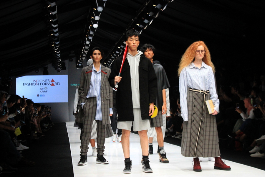 Jakarta Fashion Week The Roundup Www Thepengyo Com