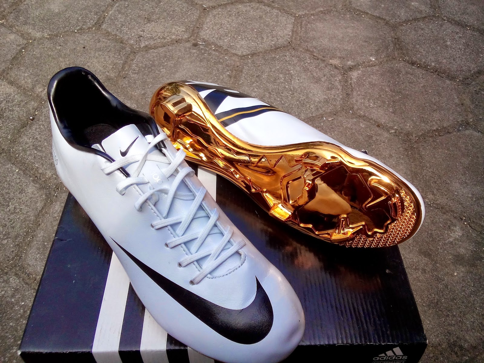 Price history for Nike Mercurial Vapor XII Academy CR7 TF