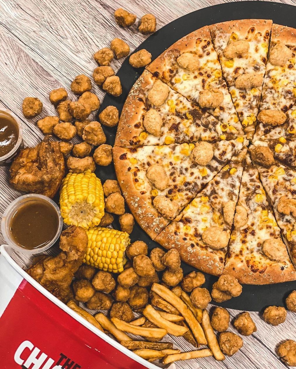 Popcorn Chicken Pizza Kombinasi Menu Pizza Hut Dan KFC Yang Unik!