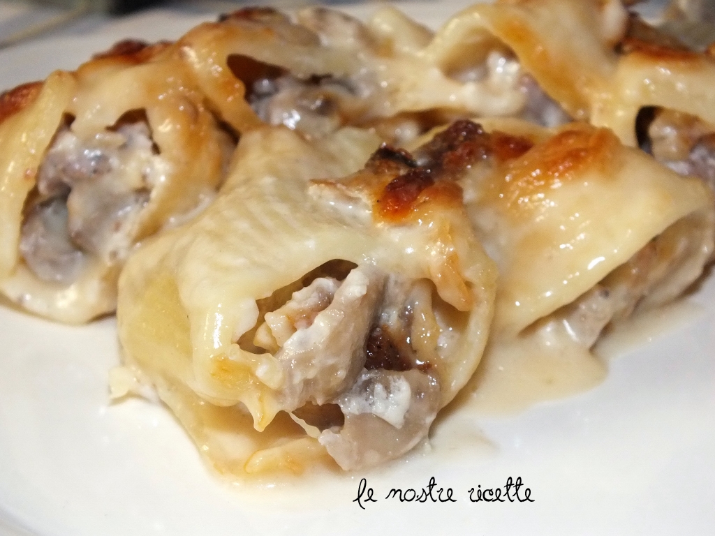 Le nostre Ricette Paccheri ripieni di salsiccia e funghi