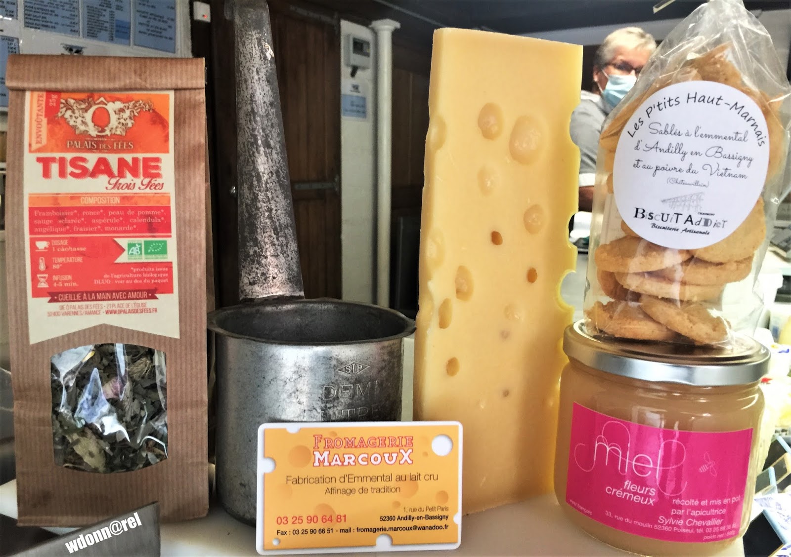 WORLD BY W ROAD TRIP EN PASSANT PAR... ANDILLYENBASSIGNY