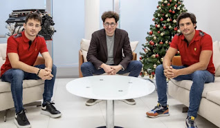 Carlos Sainz en Ferrari para desear Feliz Navidad Carlos Sainz en Ferrari para desear Feliz Navidad