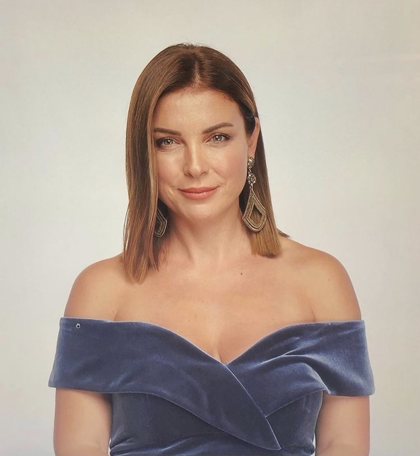 Özge Özberk Kimdir?