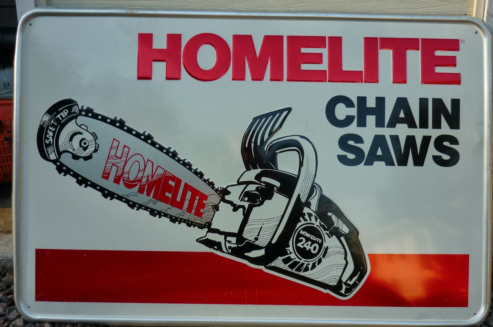 VINTAGE CHAINSAW COLLECTION CHAINSAW SIGNS COLLECTION. (PICTURES).