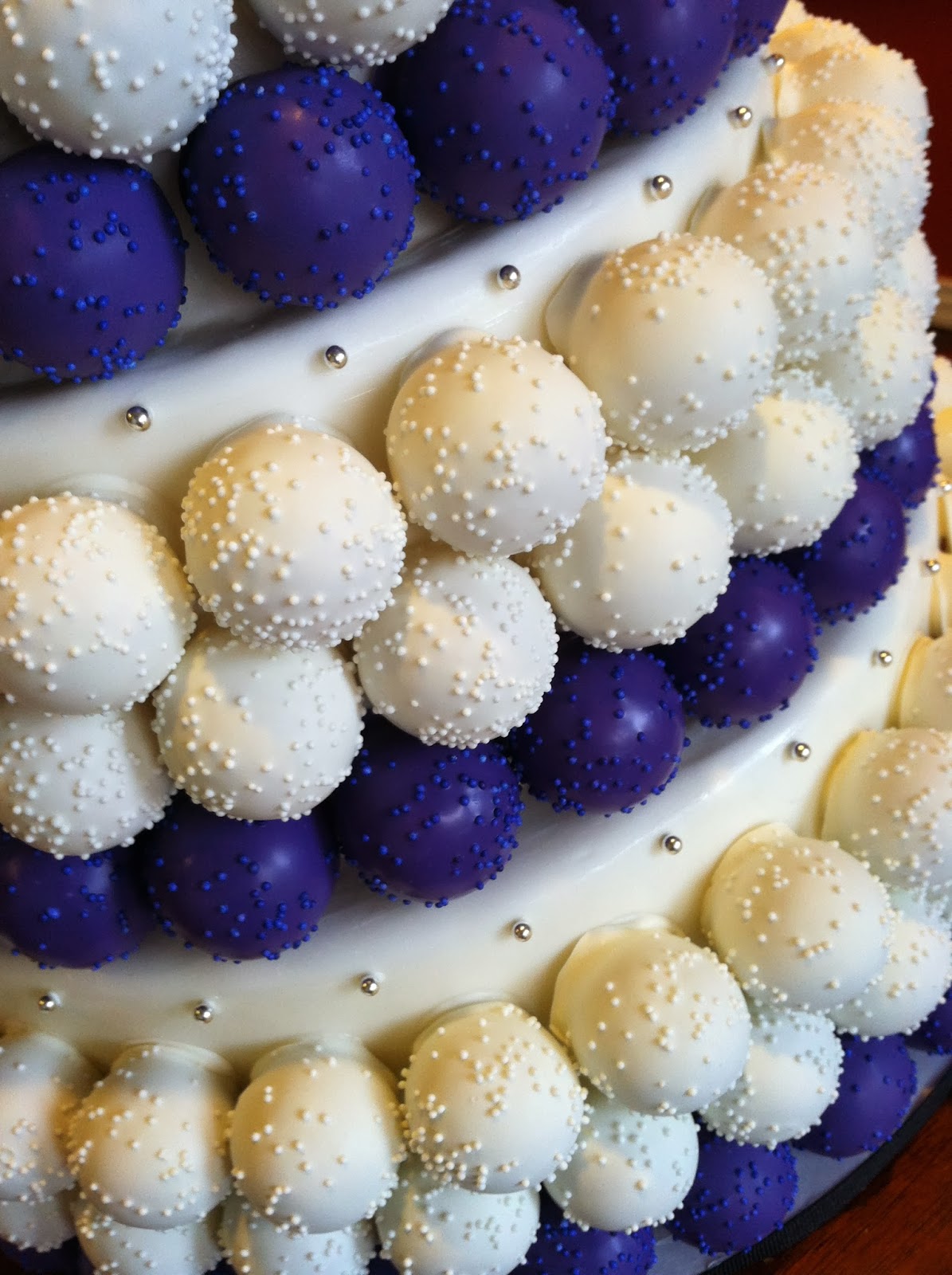 the cake ballers ballers dig weddings with balls...or cake ball cakes