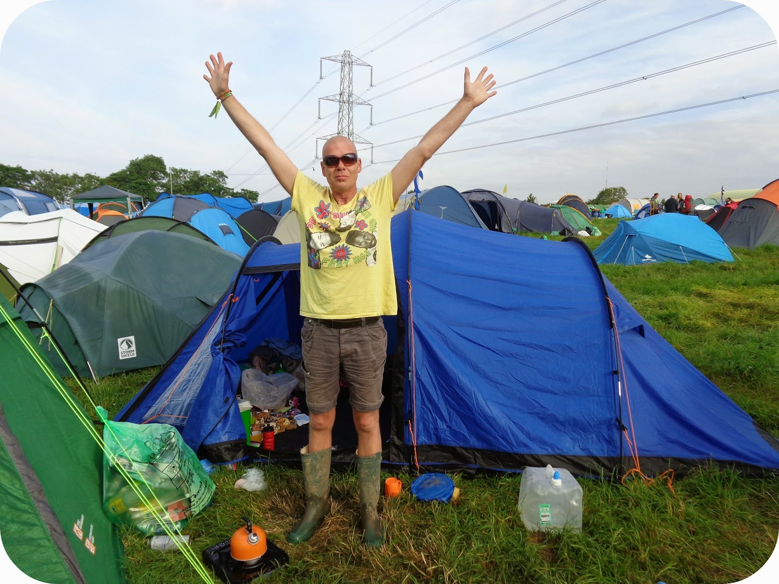 Vintage Vixen Carry On Camping Glastonbury Under Canvas