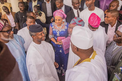 Photos: Vice President, Yemi Osinbajo, Bukola Saraki, others attend wedding of APC chieftain, Bisi Akande's daughter 27 T