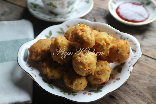 Cucur Ikan Bilis Rangup Di Luar dan Lembut Di Dalam