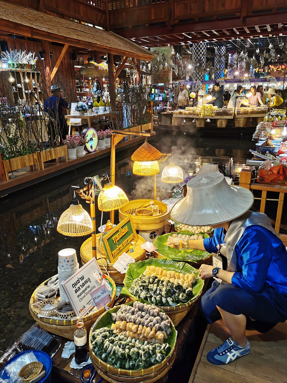 bangkok, thailand - january 25, 2019: sook floating market and restaurant  in iconsiam shopping mall Stock Photo - Alamy