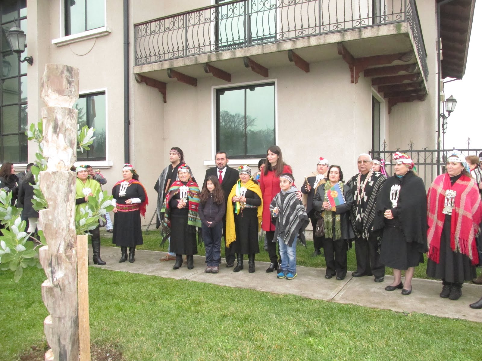 Ceremonia izamiento bandera mapuche Municipalidad de Chillán Viejo