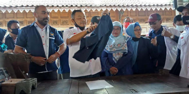 Kecewa Rekomendasi DPP, Ketua Dan Pengurus DPD Nasdem Sukoharjo Ramai-ramai Mundur Kecewa Rekomendasi DPP, Ketua Dan Pengurus DPD Nasdem Sukoharjo Ramai-ramai Mundur
