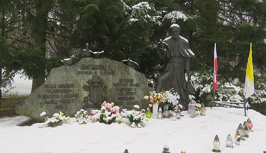 Pomnik Jana Pawła II w Parku Zdrojowym. Pomnik Jana Pawła II w Parku Zdrojowym.