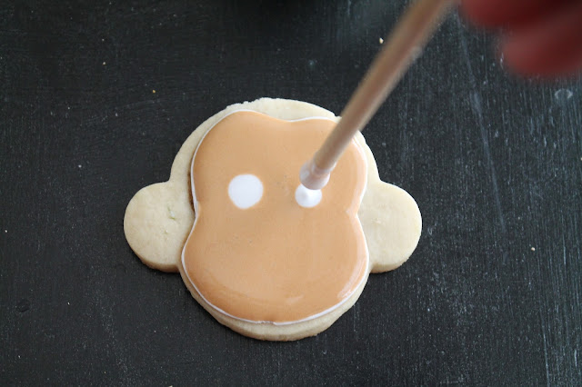 Monkey Cookies,Curious George party,Curious George decorated cookies,Curious George cookies, curious  George cookie decorating ideas, Monkey's face cookies,cookie decorating blogs, birthday