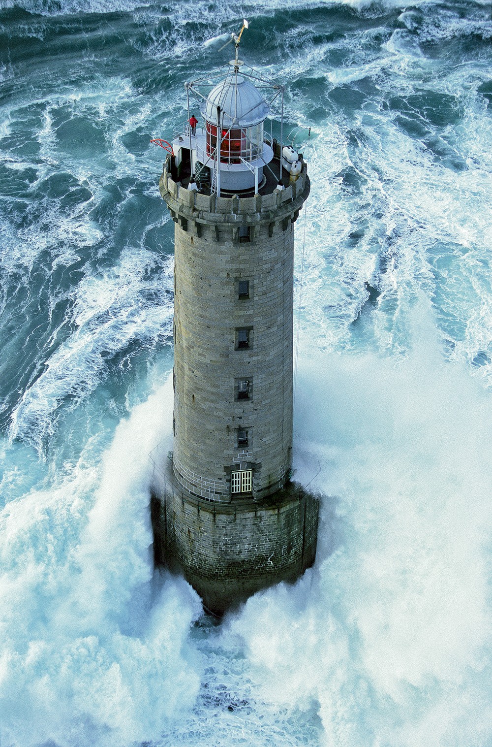 «Los guardianes del faro» de Emma Stonex | yo leo Novela