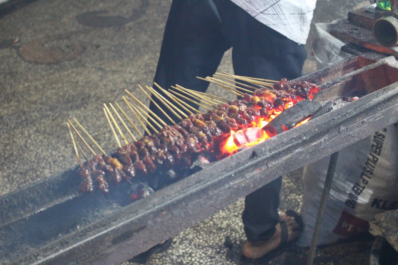 【バリ島】アメッドへ行く途中に立ち寄ったサテのお店 WARUNG MAKAN SAPAROA